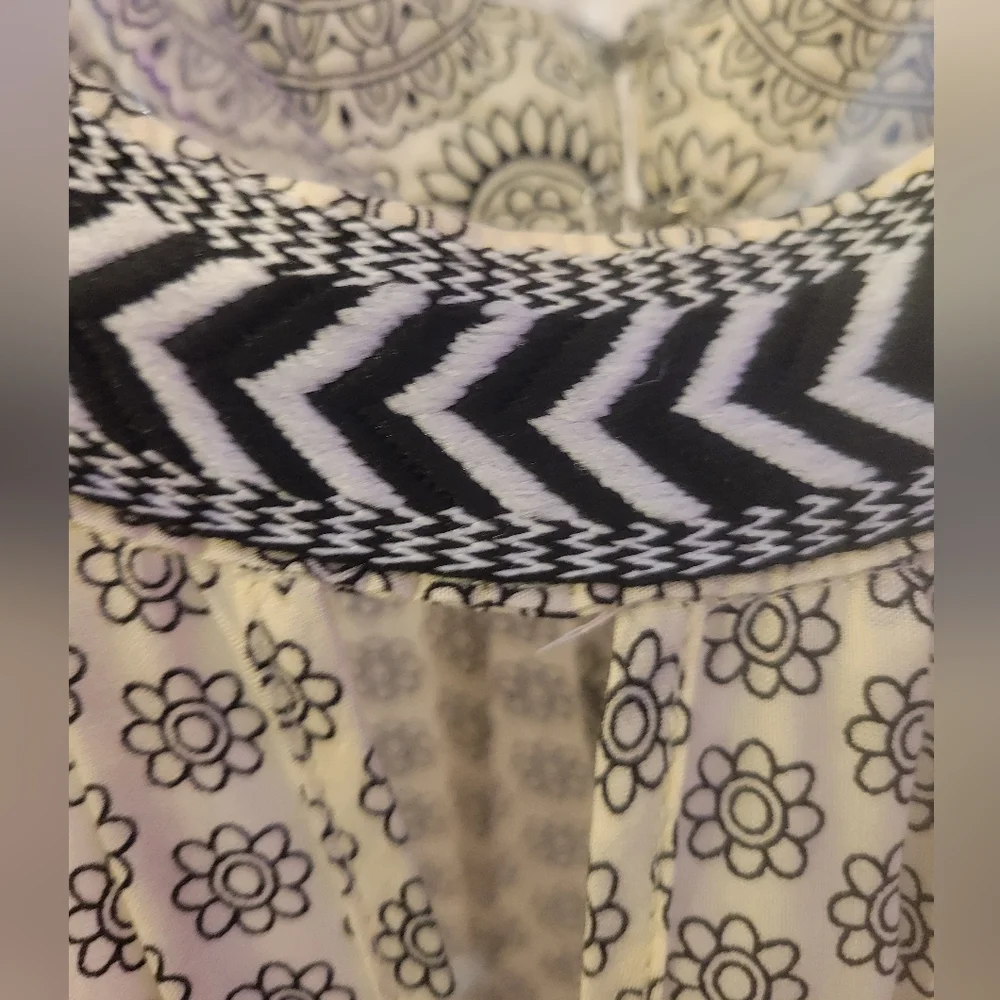 ESLEY Cream +Black Sleeveless Sun Dress W Keyhole Halter Neckline EMBROIDERED M - Picture 6 of 8